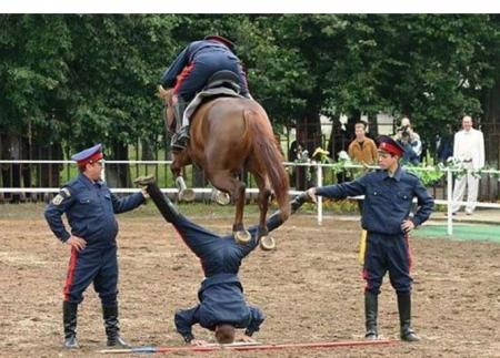 Waouhhhhhhhhhhhh  !! en voila de bons acrobates !!